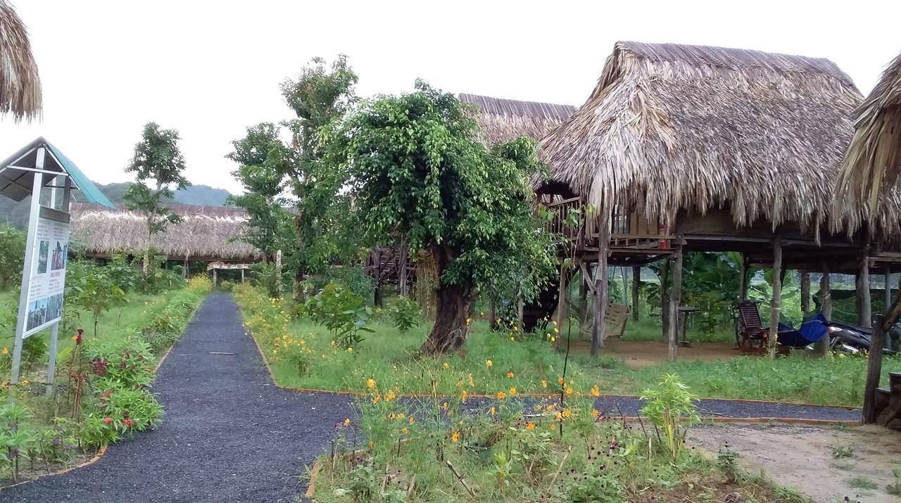 Villa Sunny Field Eco Stilt House Cat Tien Exterior foto