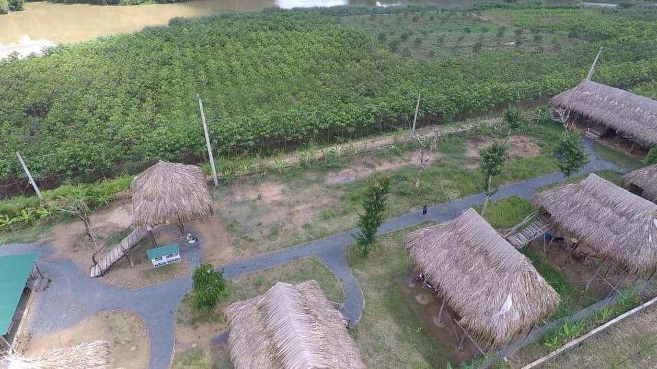 Villa Sunny Field Eco Stilt House Cat Tien Exterior foto