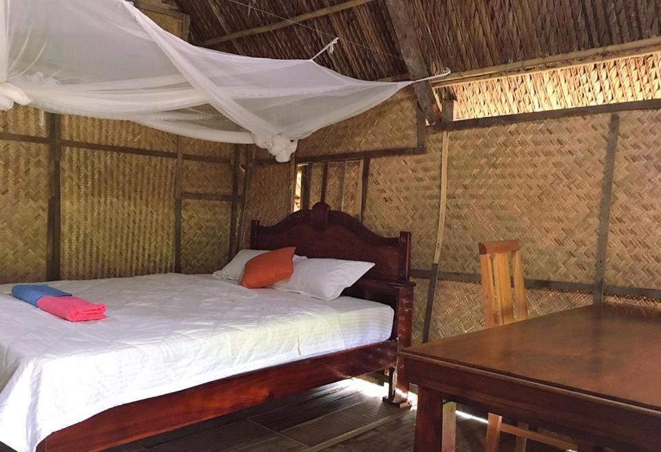 Villa Sunny Field Eco Stilt House Cat Tien Exterior foto
